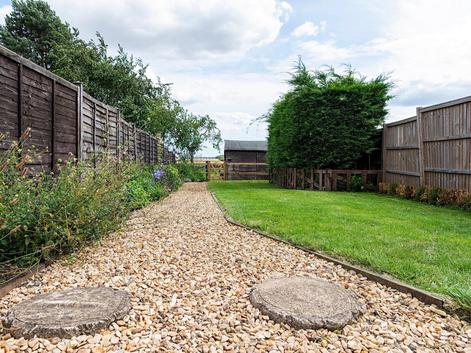 Red Kite Cottage Easton on the Hill Exterior photo